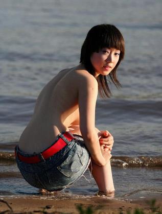 2007年5月6日中国第一裸模张筱雨爆红